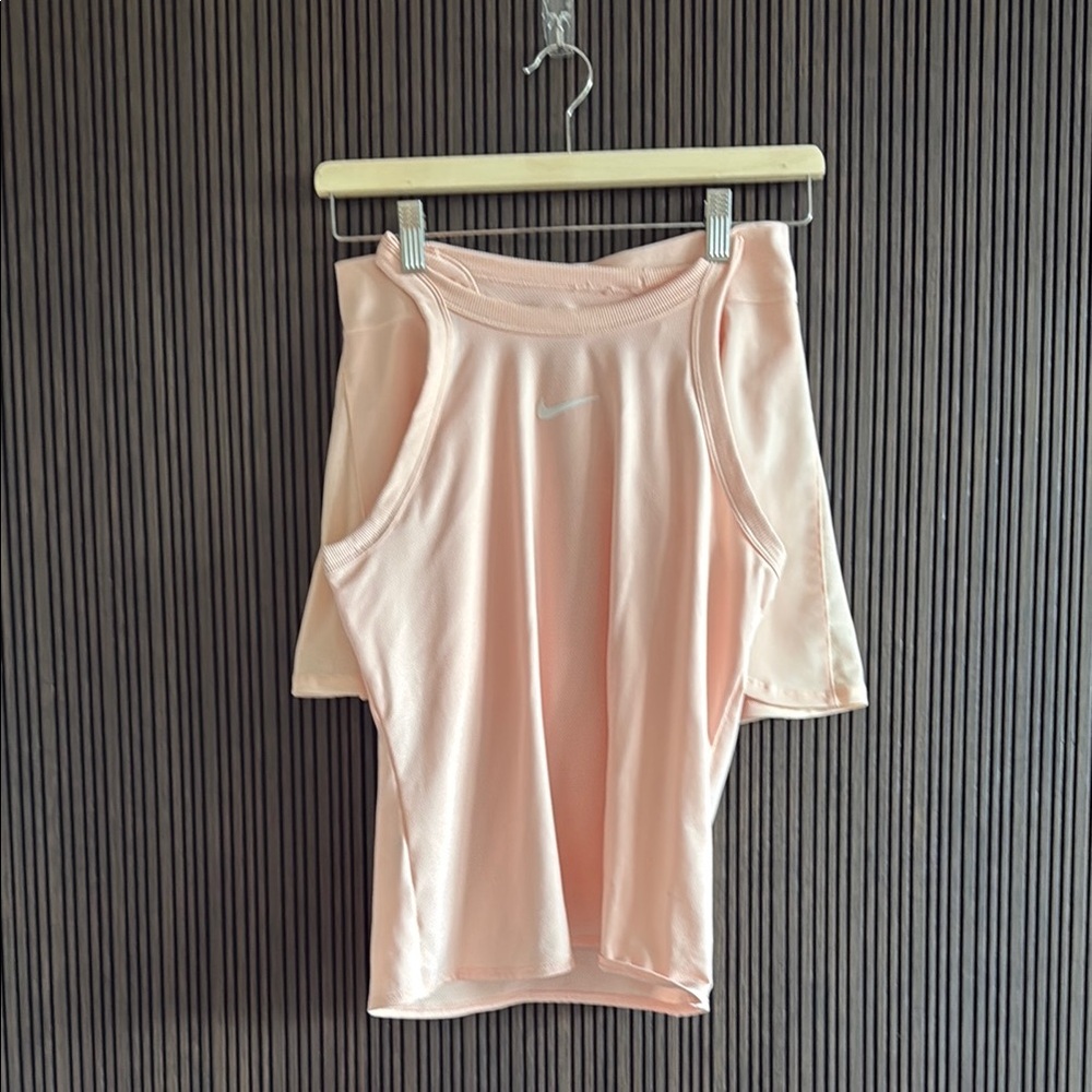 Nike Women's Pink Tennis  top